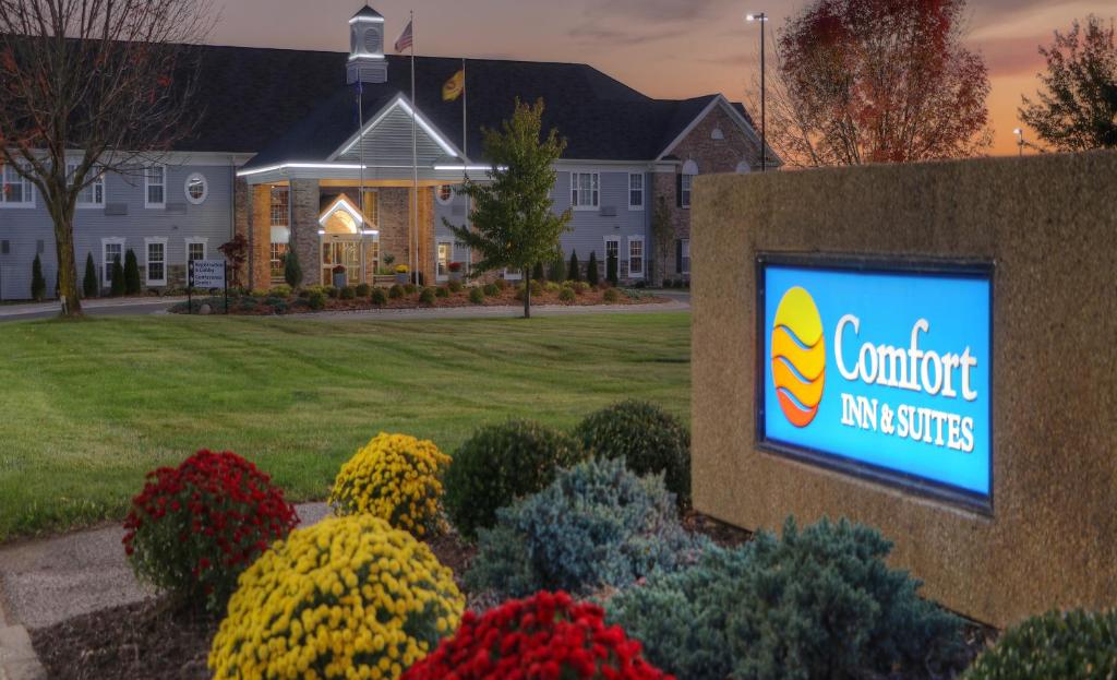 Comfort Inn & Suites and Conference Center